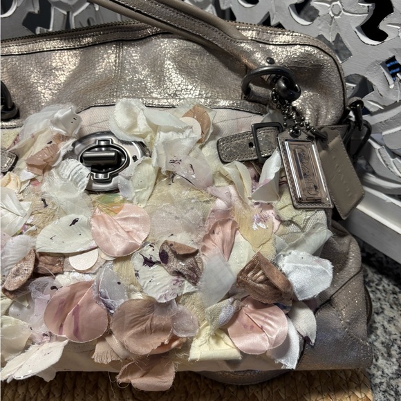 Rare Coach Ella Rose Petal Metallic Shoulder Bag with Dust Bag Pre-Owned - Picture 7 of 16